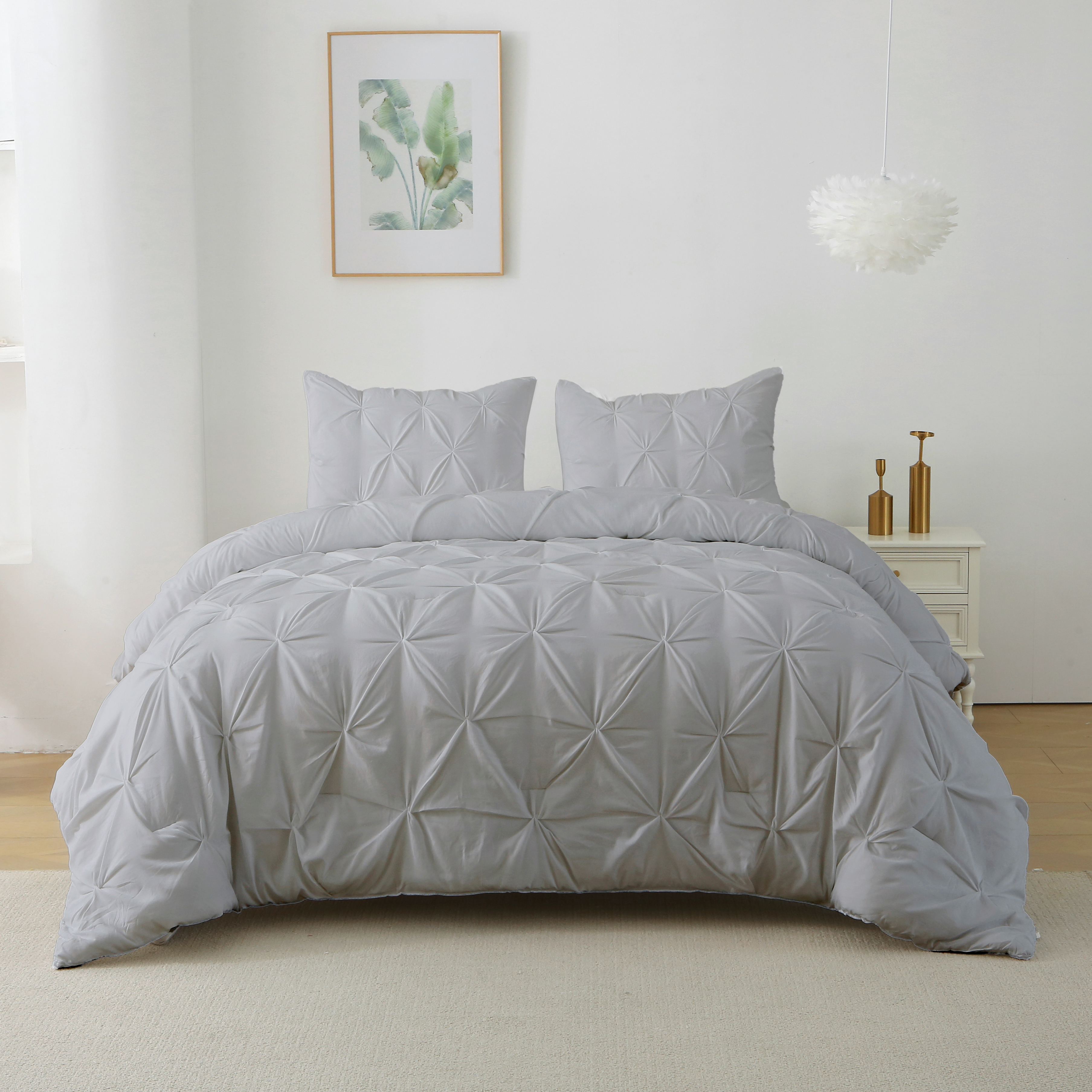 King/Queen Size Polyester Pinch Pleat Comforter Set