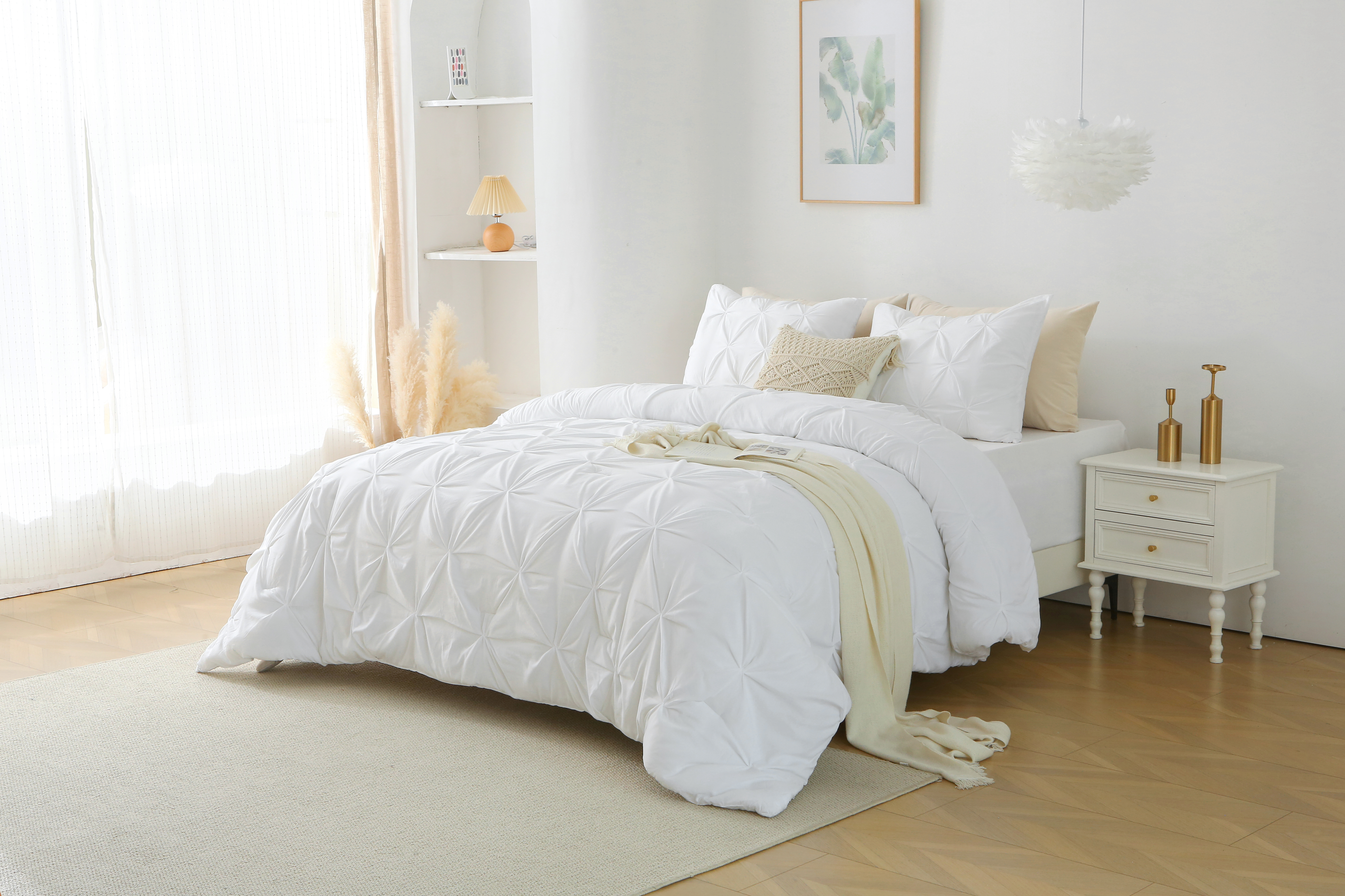 King/Queen Size Polyester Pinch Pleat Comforter Set